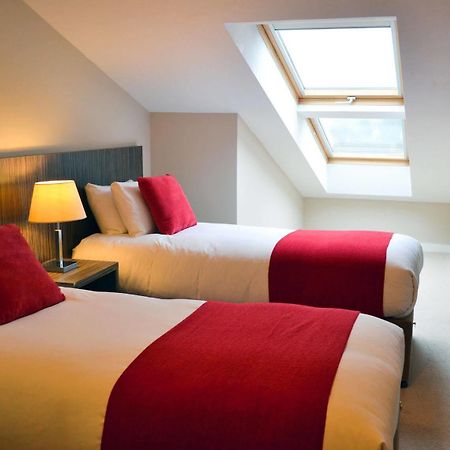 Carrick Plaza Suites And Apartments エクステリア 写真