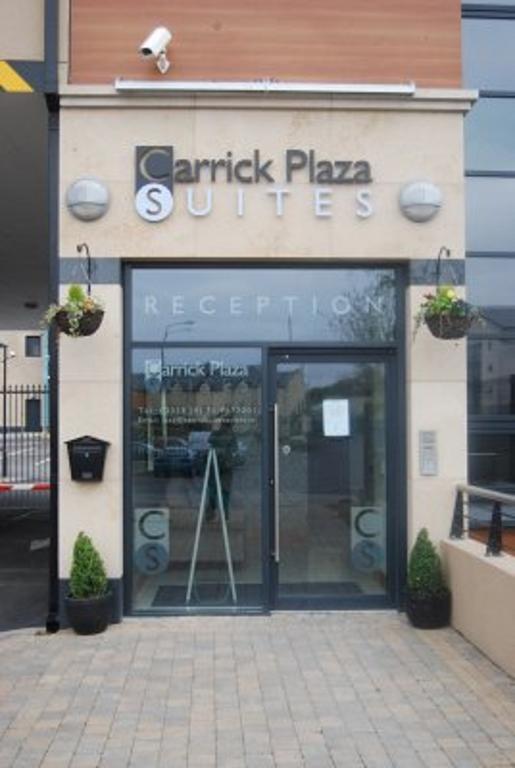 Carrick Plaza Suites And Apartments エクステリア 写真