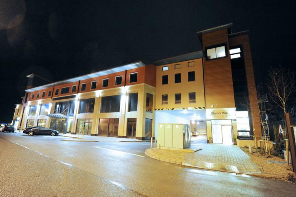 Carrick Plaza Suites And Apartments エクステリア 写真