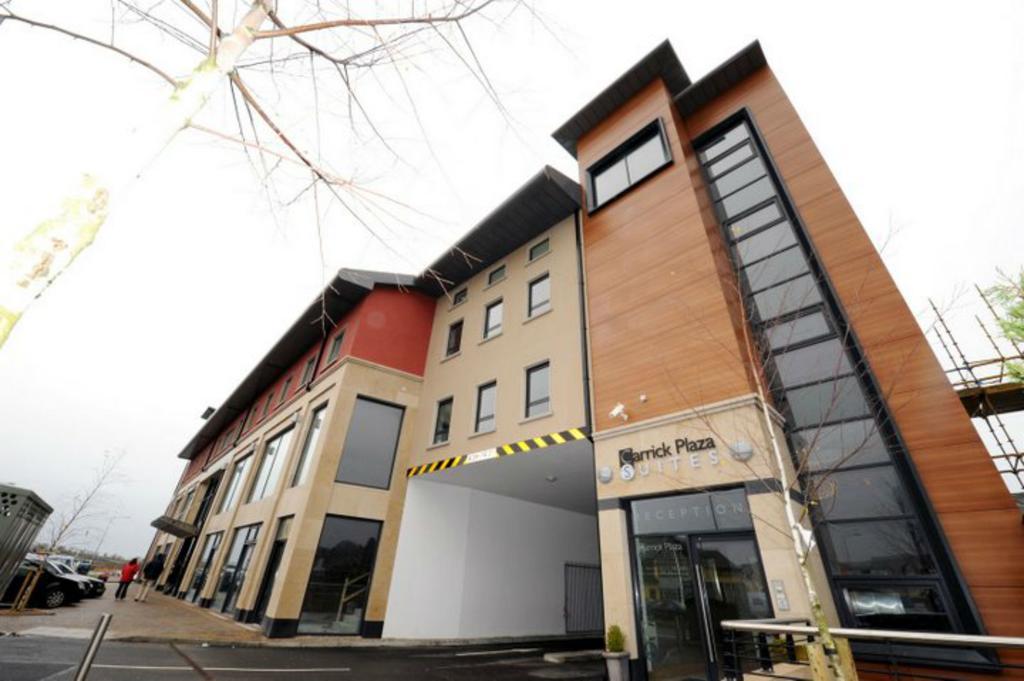 Carrick Plaza Suites And Apartments エクステリア 写真