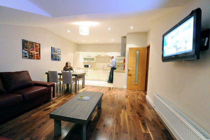 Carrick Plaza Suites And Apartments エクステリア 写真