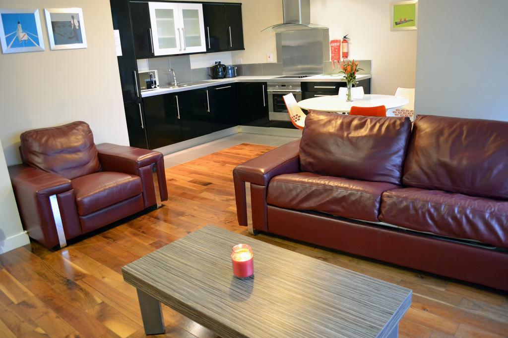 Carrick Plaza Suites And Apartments エクステリア 写真
