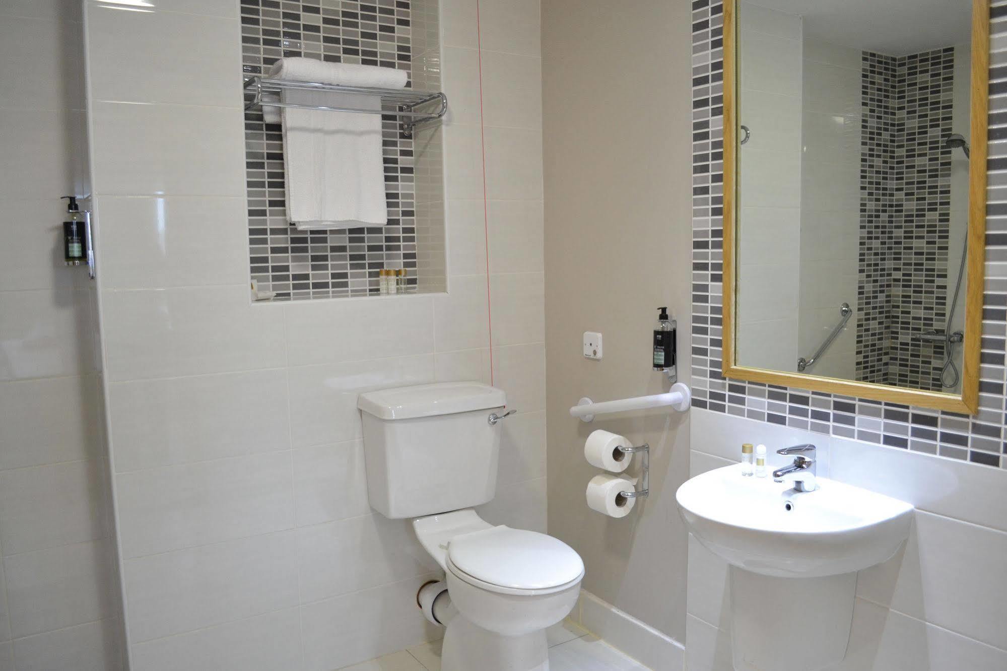 Carrick Plaza Suites And Apartments エクステリア 写真