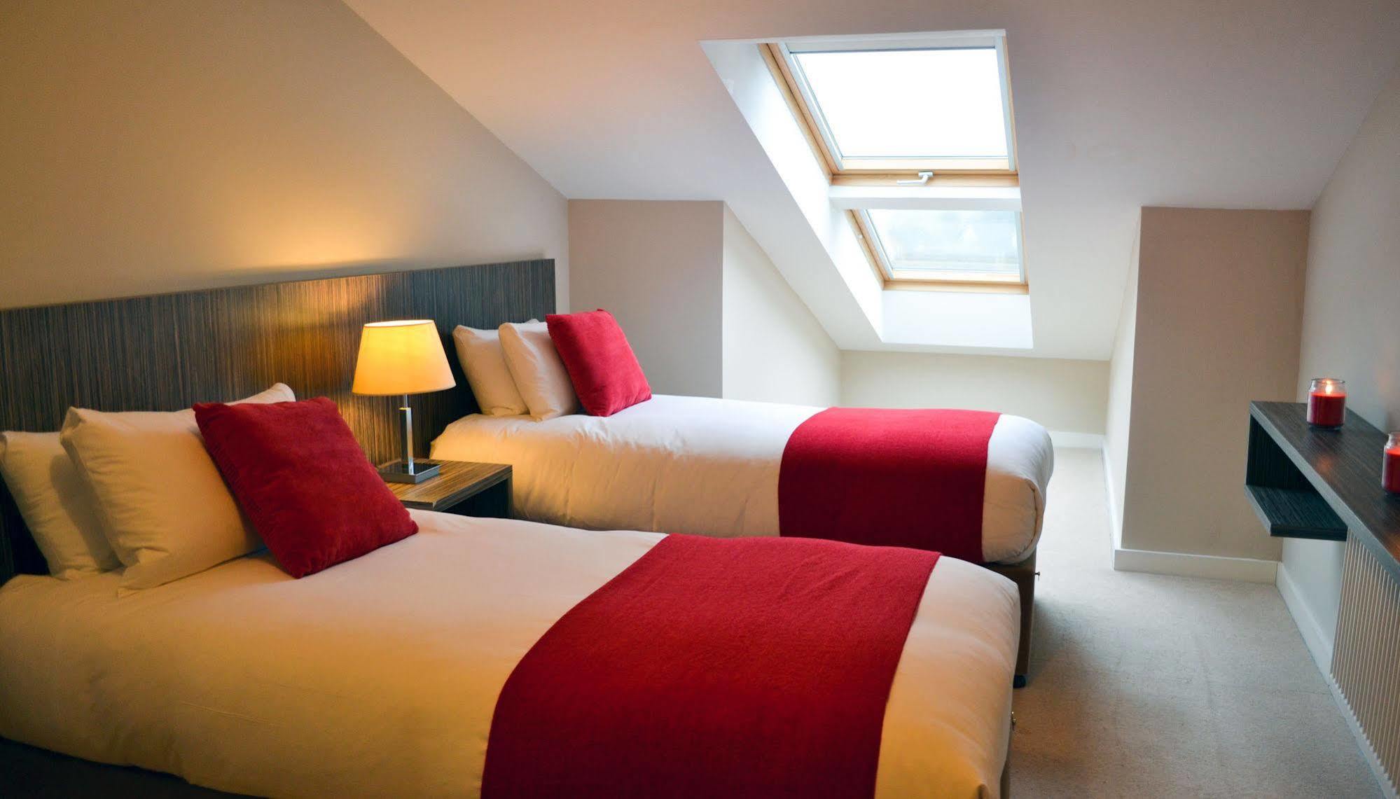 Carrick Plaza Suites And Apartments エクステリア 写真